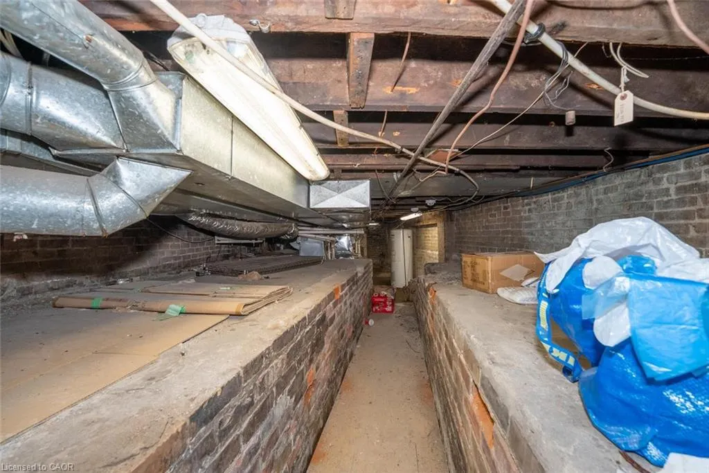 910 Bloor Street W