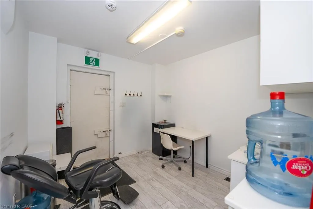 910 Bloor Street W
