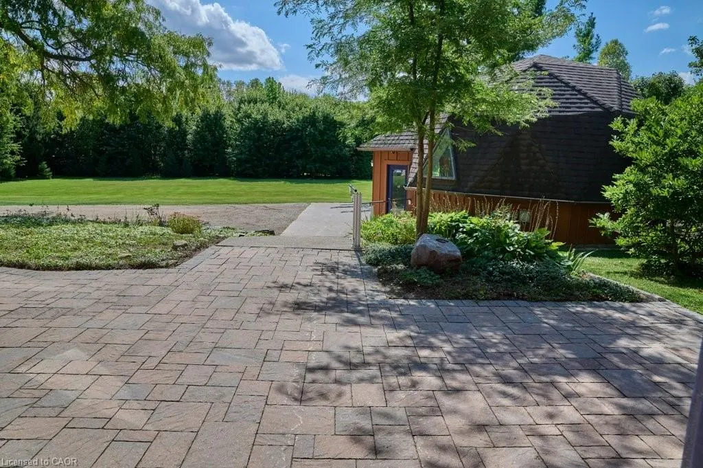 98 Meadowbrook Court