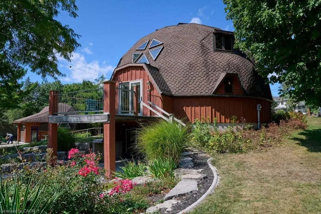 98 Meadowbrook Court