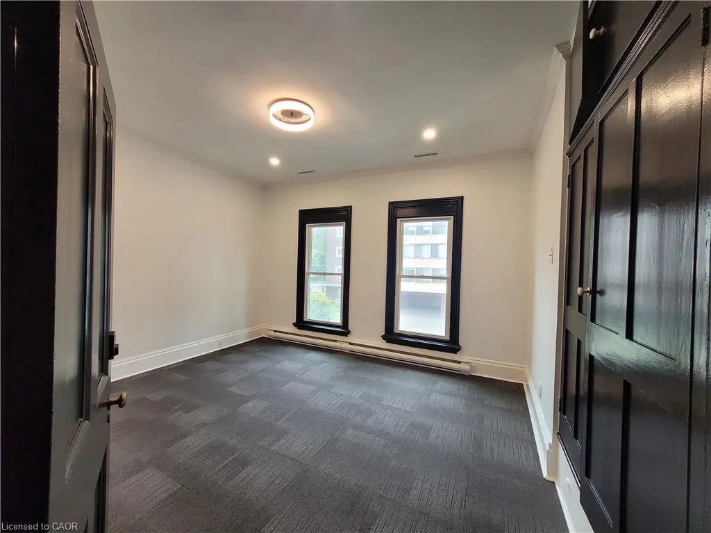 203 Macnab Street S, #8