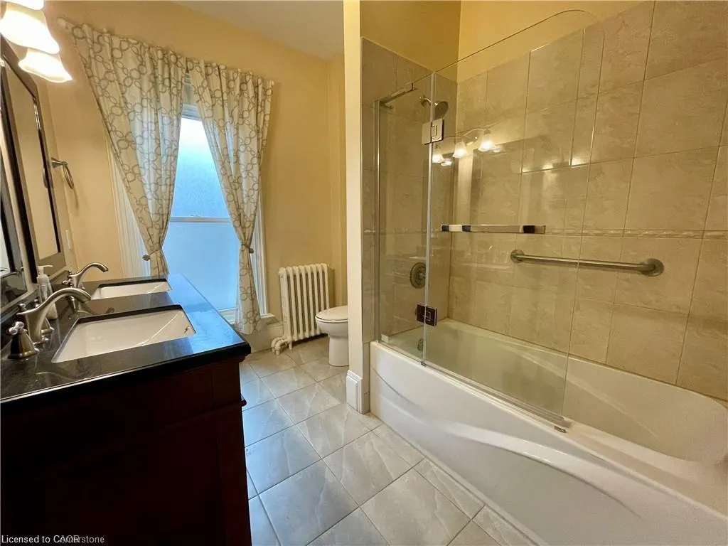 203 Macnab Street S, #8