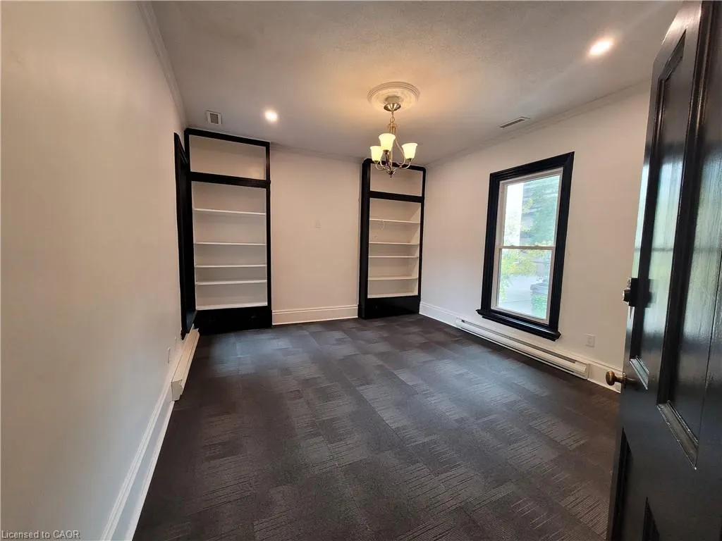 203 Macnab Street S, #8