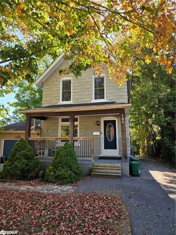 109 Borland Street E