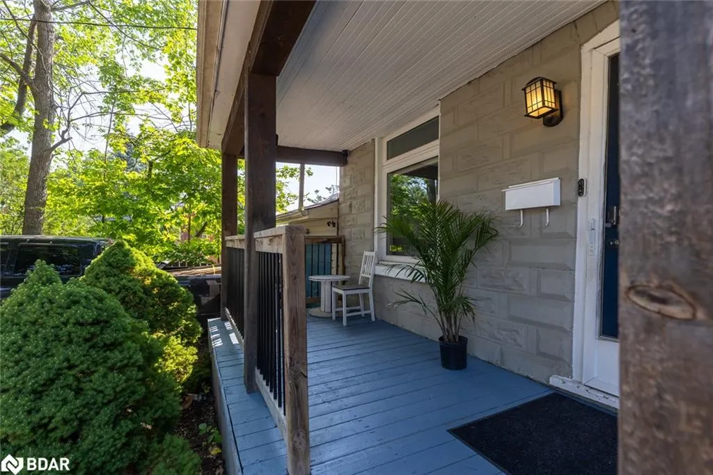 109 Borland Street E