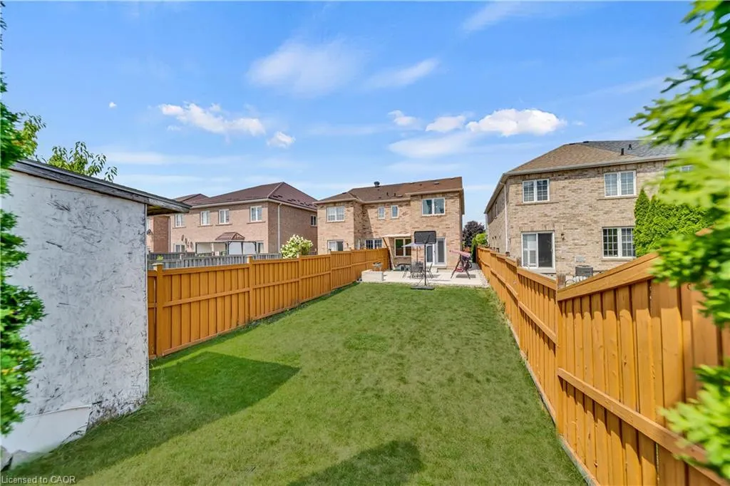 562 Orange Walk Crescent