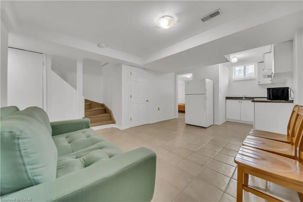 562 Orange Walk Crescent