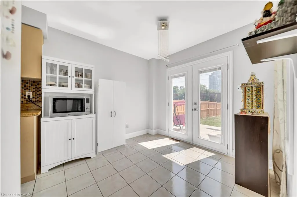 562 Orange Walk Crescent