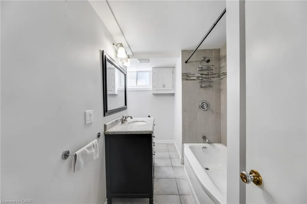 106 Laurentian Drive N
