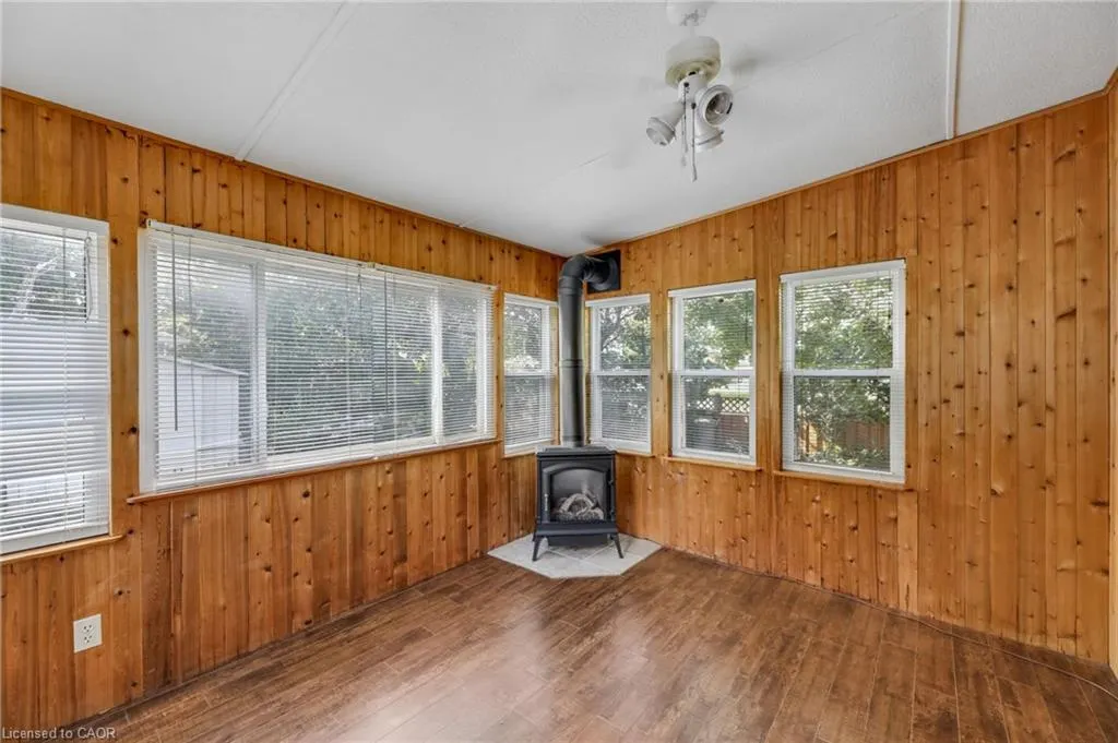 106 Laurentian Drive N