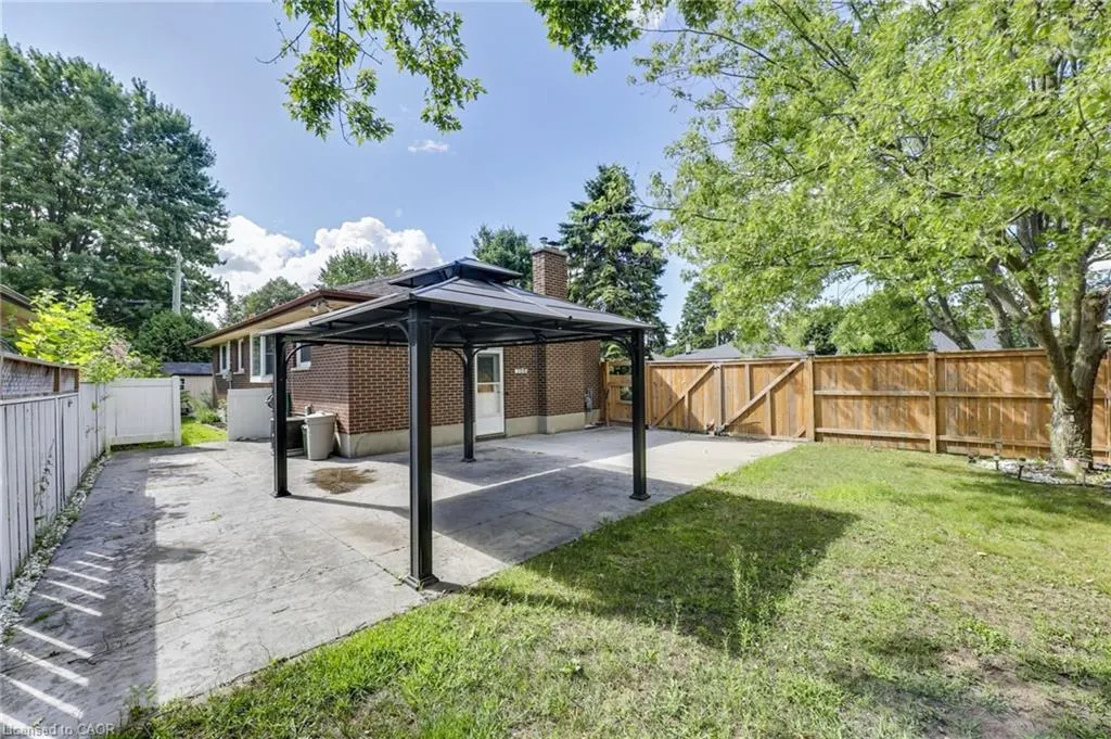 106 Laurentian Drive N