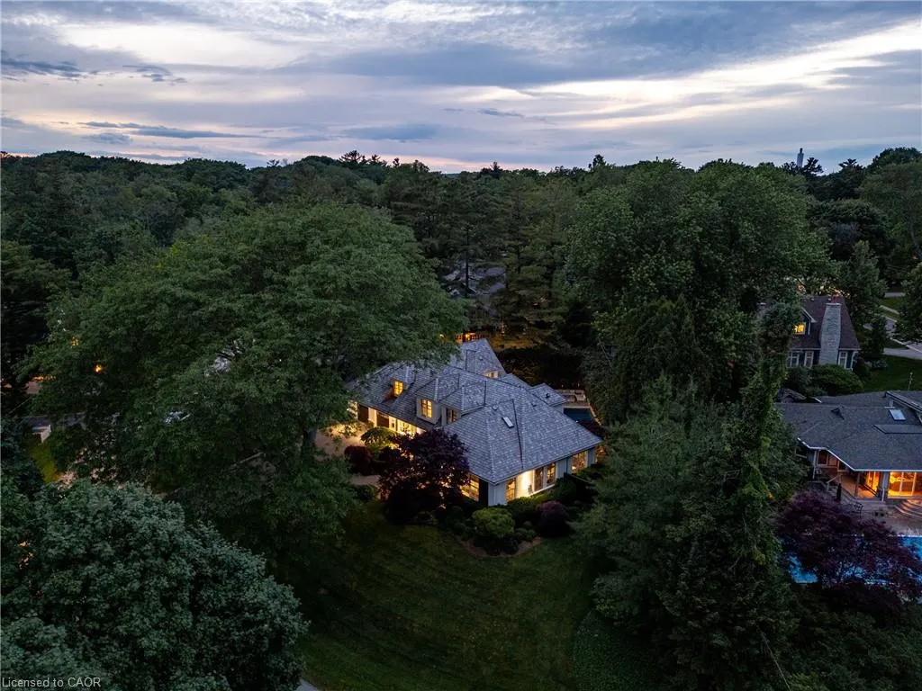 243 Alscot Crescent