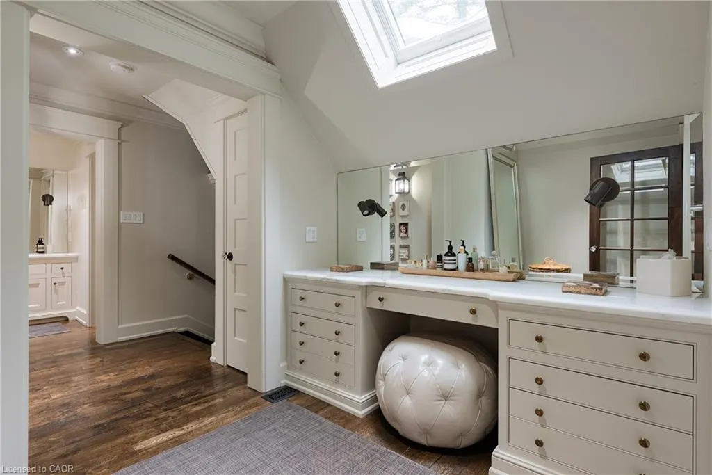 243 Alscot Crescent
