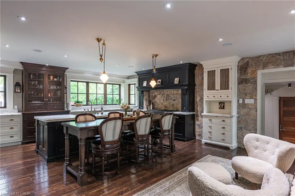 243 Alscot Crescent