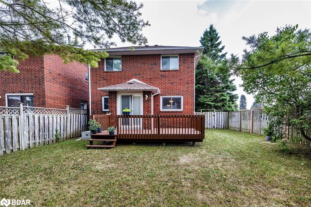 44 Hewitt Crescent