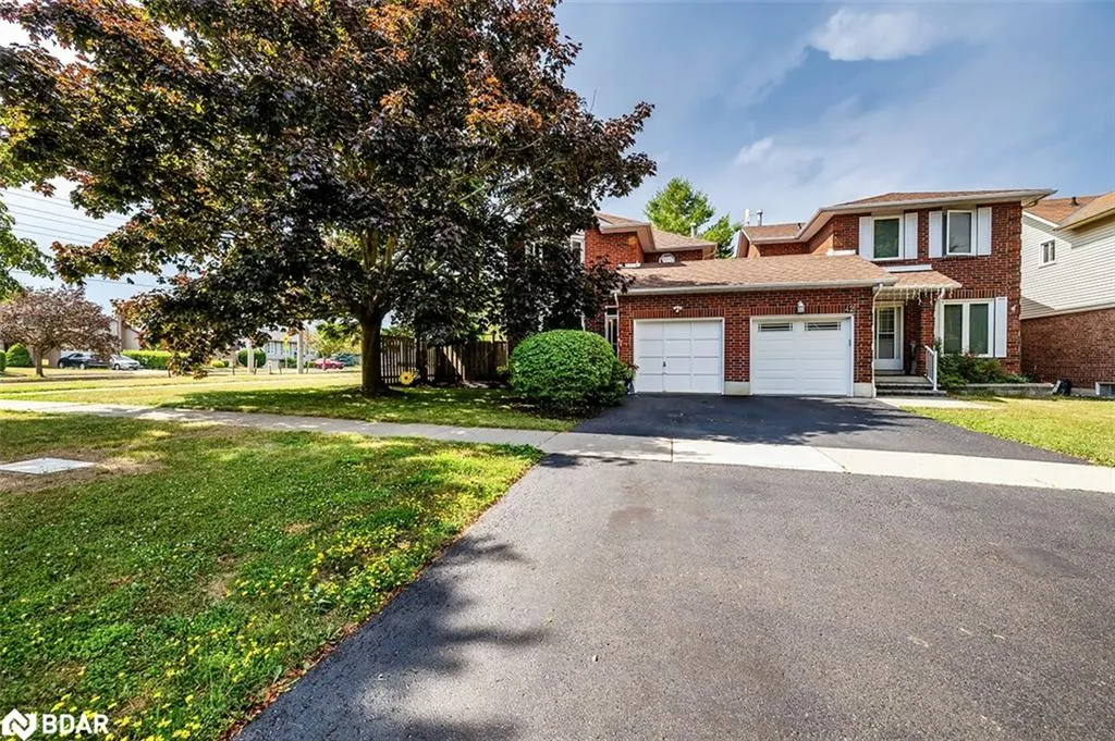 44 Hewitt Crescent