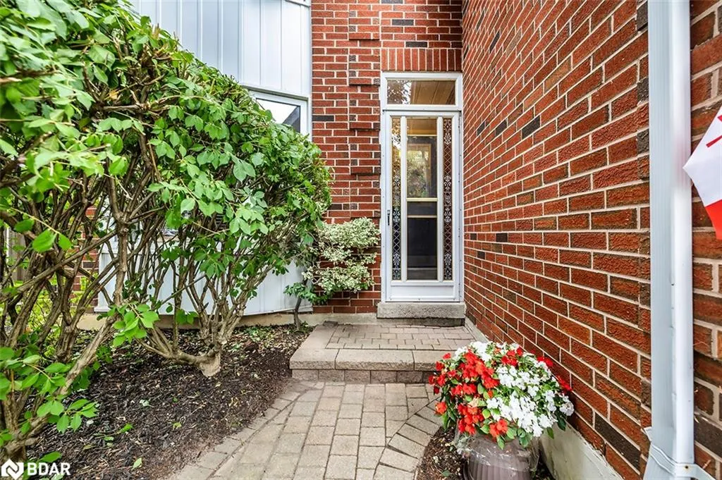 44 Hewitt Crescent