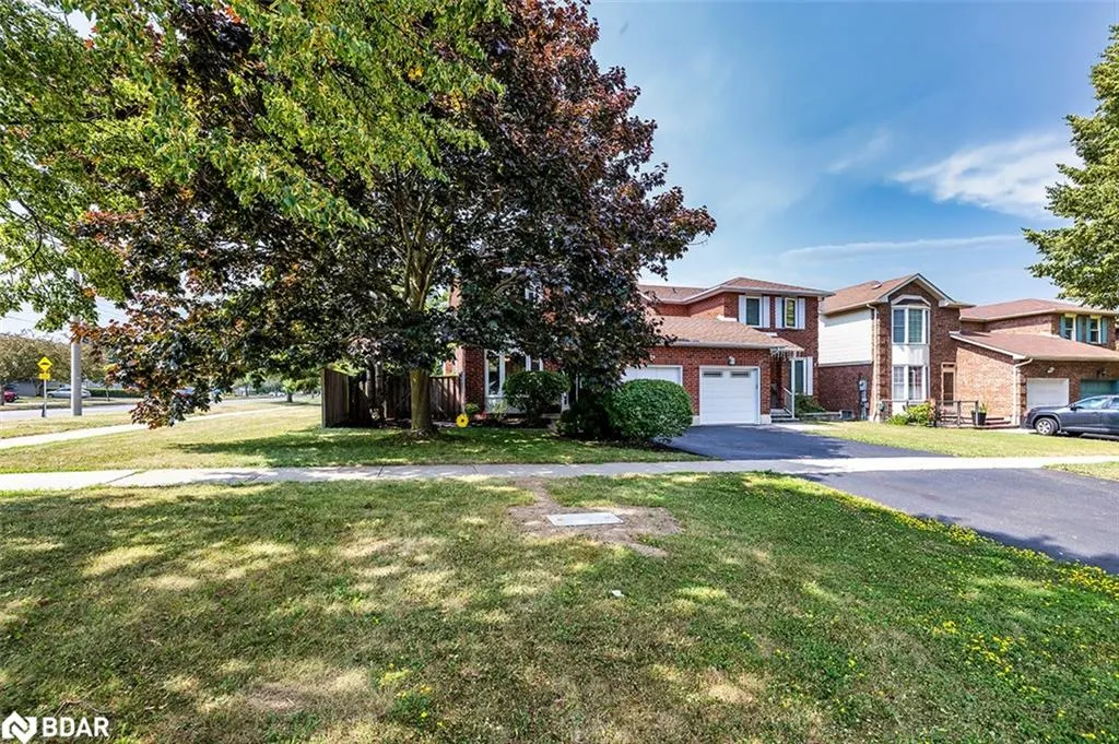 44 Hewitt Crescent