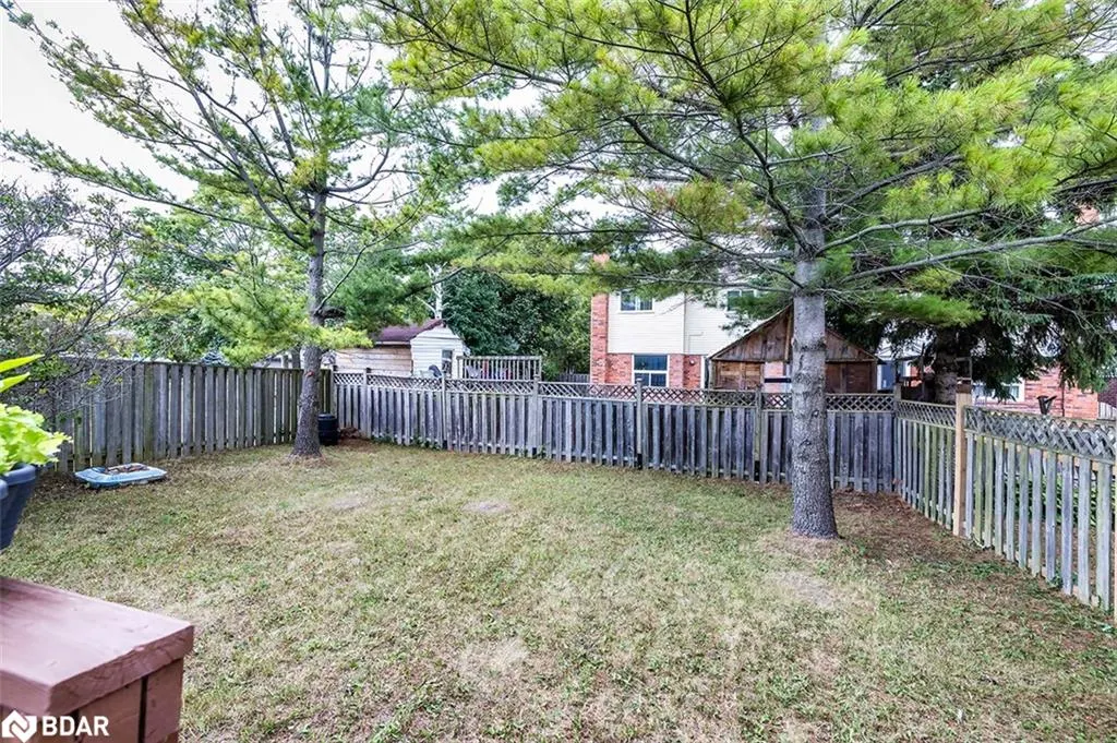 44 Hewitt Crescent