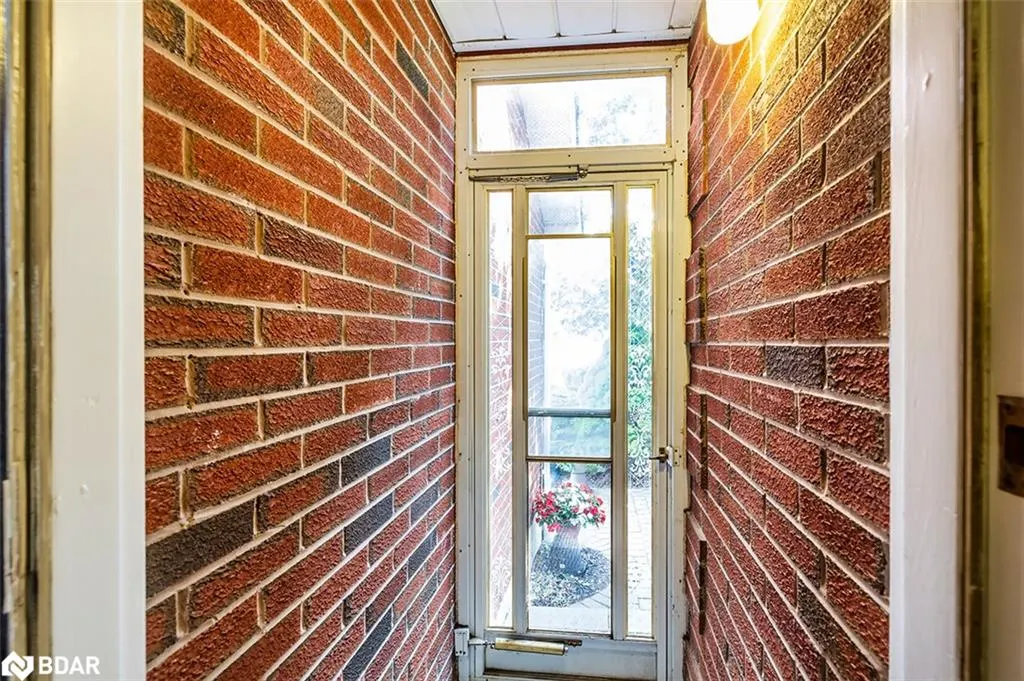 44 Hewitt Crescent