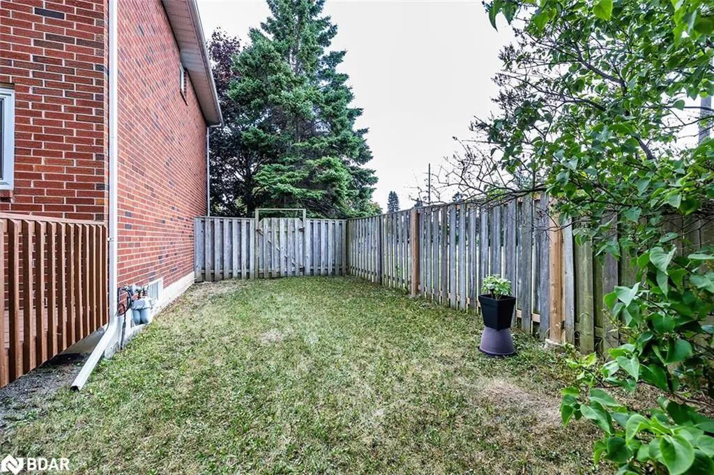 44 Hewitt Crescent