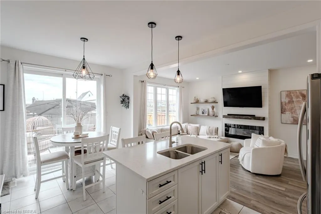 1214 Rose Way