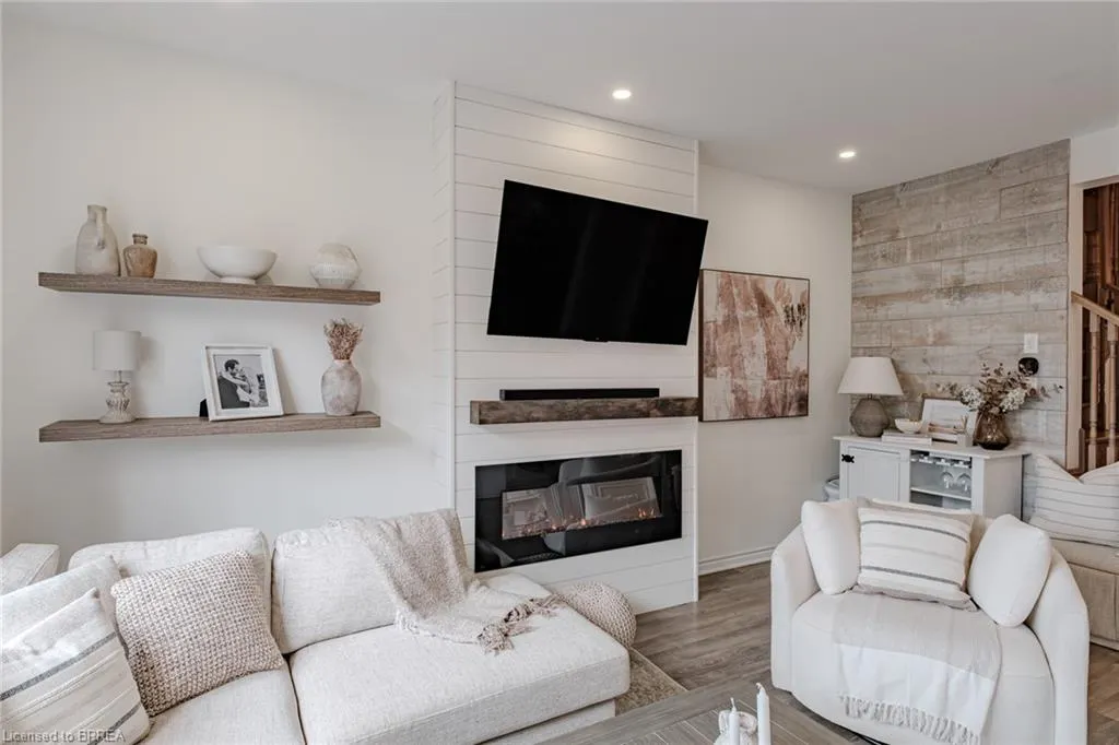 1214 Rose Way
