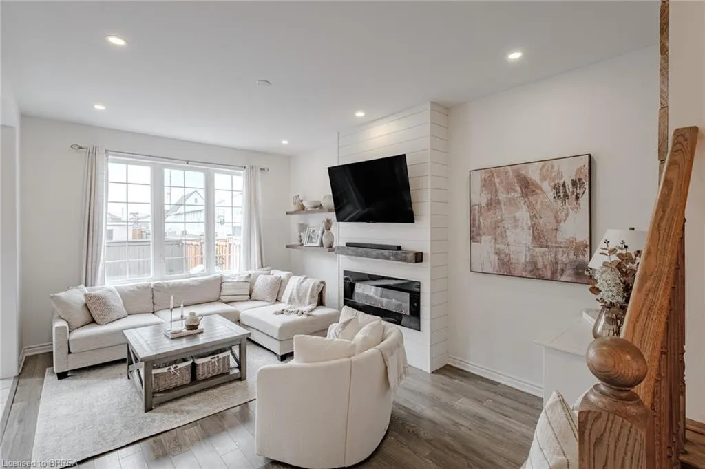 1214 Rose Way