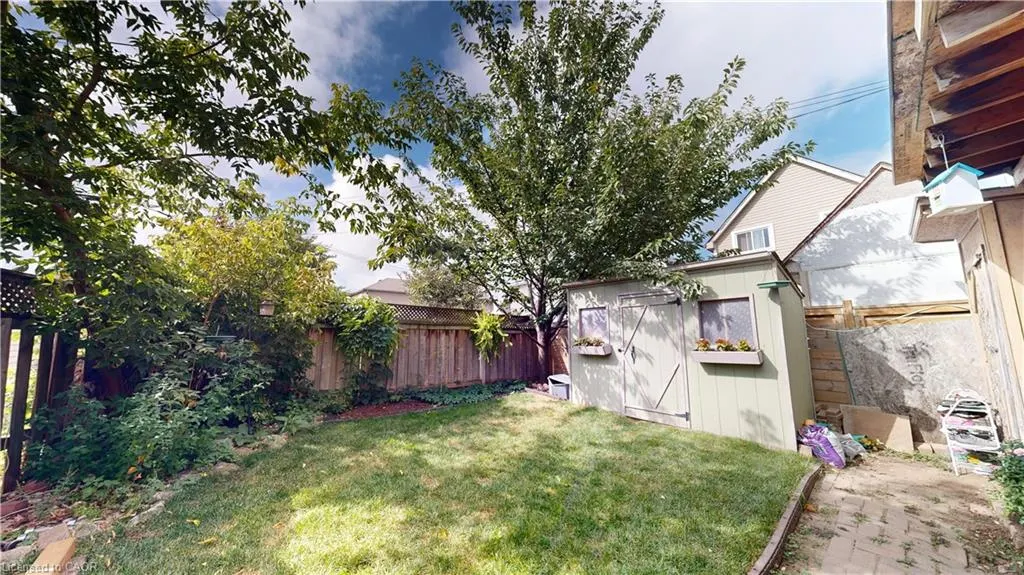 6 Albany Avenue