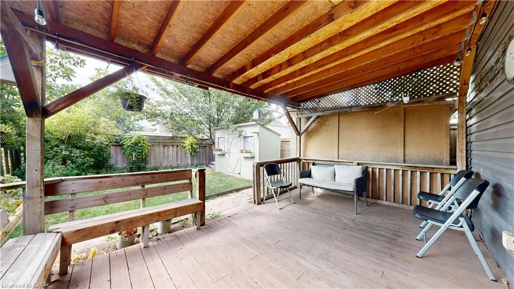 6 Albany Avenue