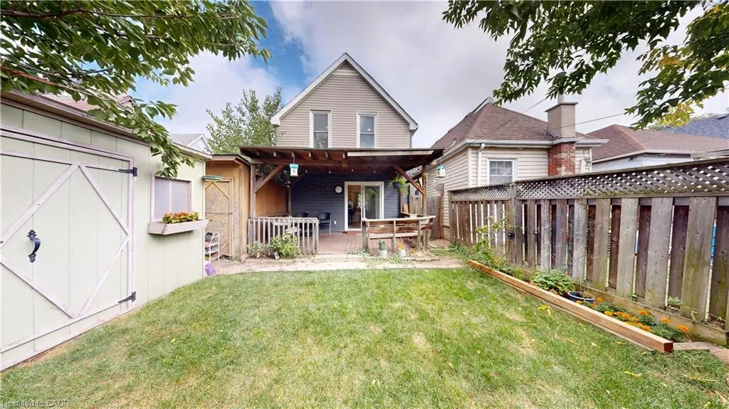 6 Albany Avenue