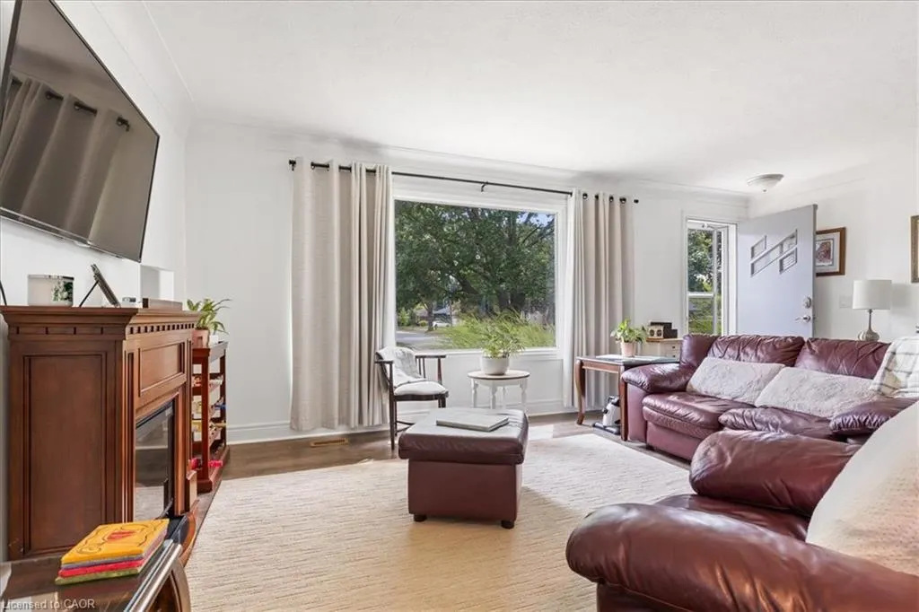56 Hillier Crescent