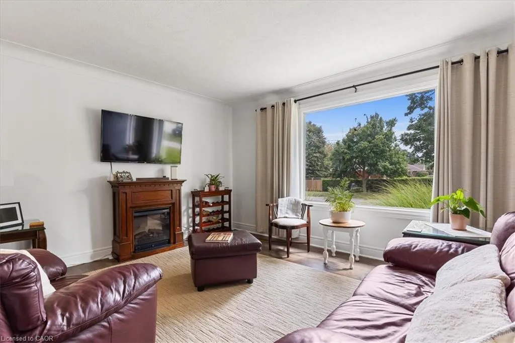 56 Hillier Crescent