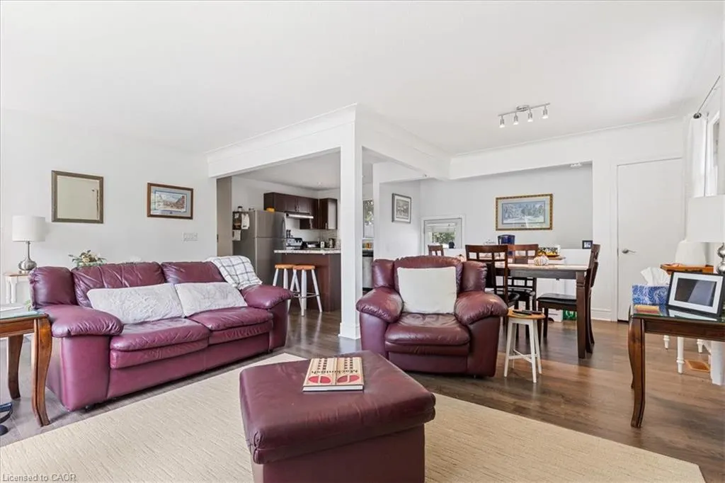 56 Hillier Crescent