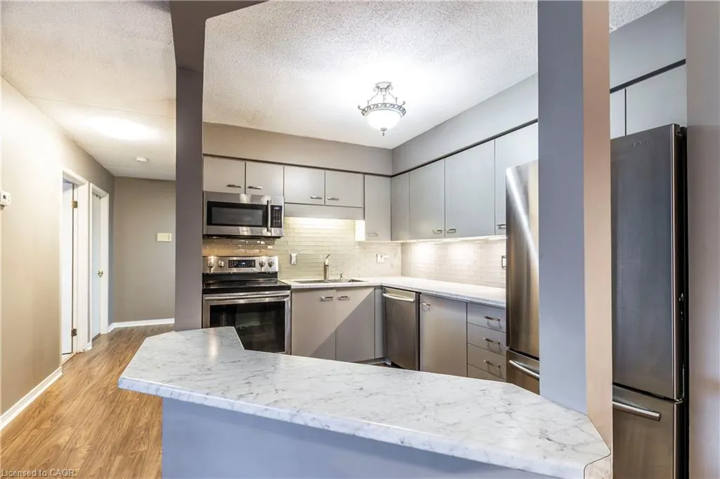 3085 Kingsway Drive