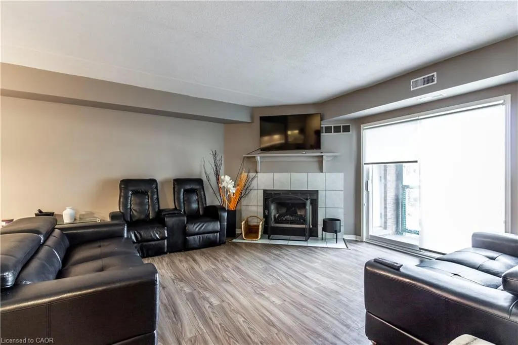 3085 Kingsway Drive