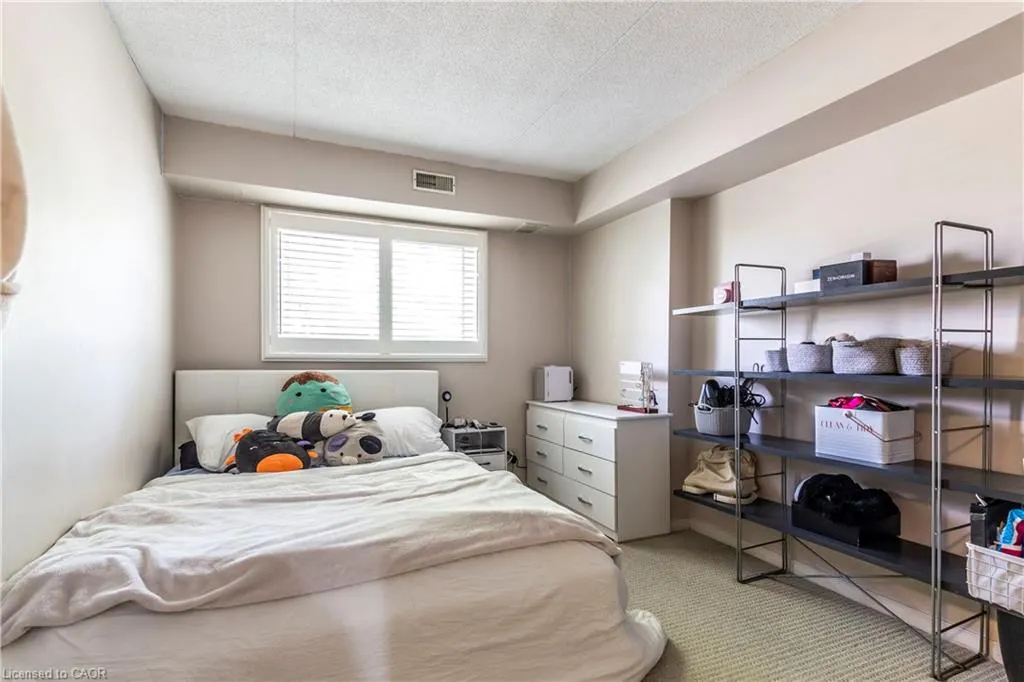 3085 Kingsway Drive