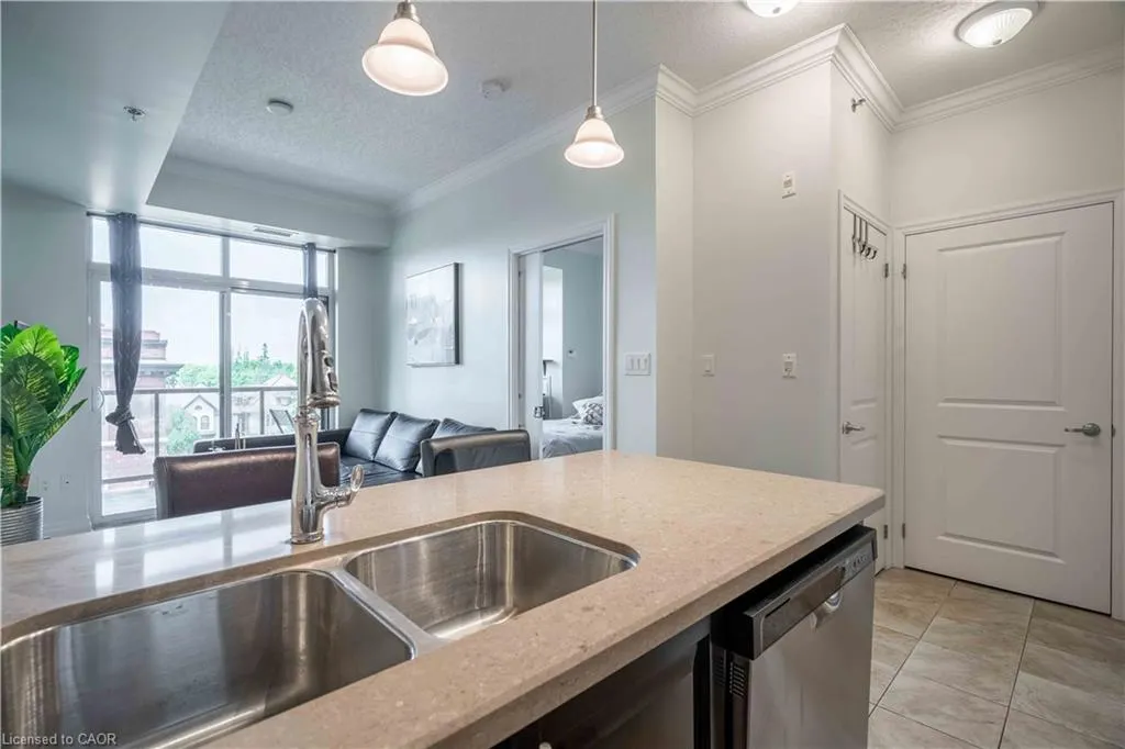 90 Charlton Avenue W, #409