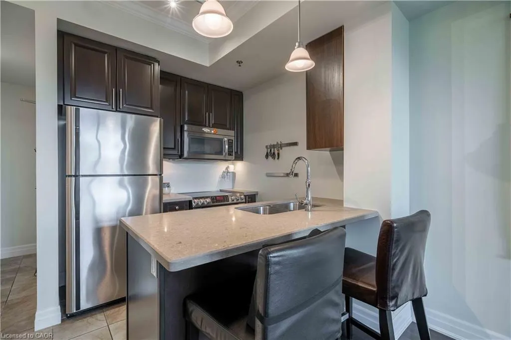 90 Charlton Avenue W, #409