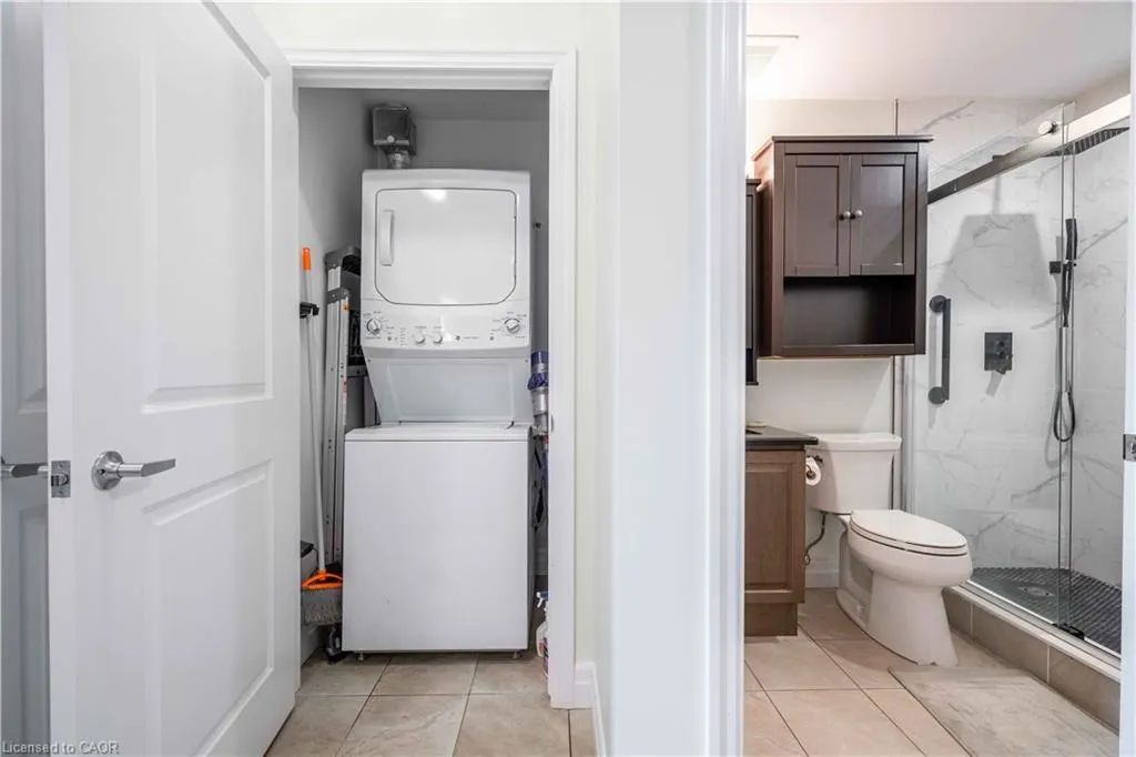 90 Charlton Avenue W, #409