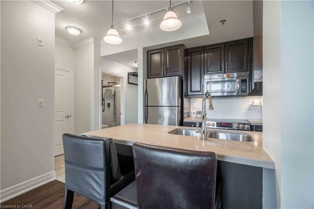 90 Charlton Avenue W, #409