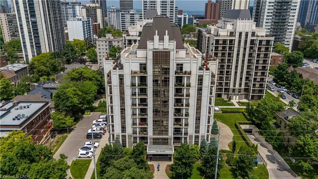 90 Charlton Avenue W, #409