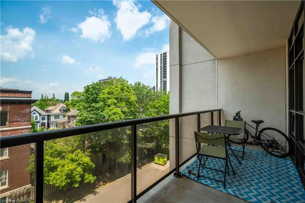 90 Charlton Avenue W, #409
