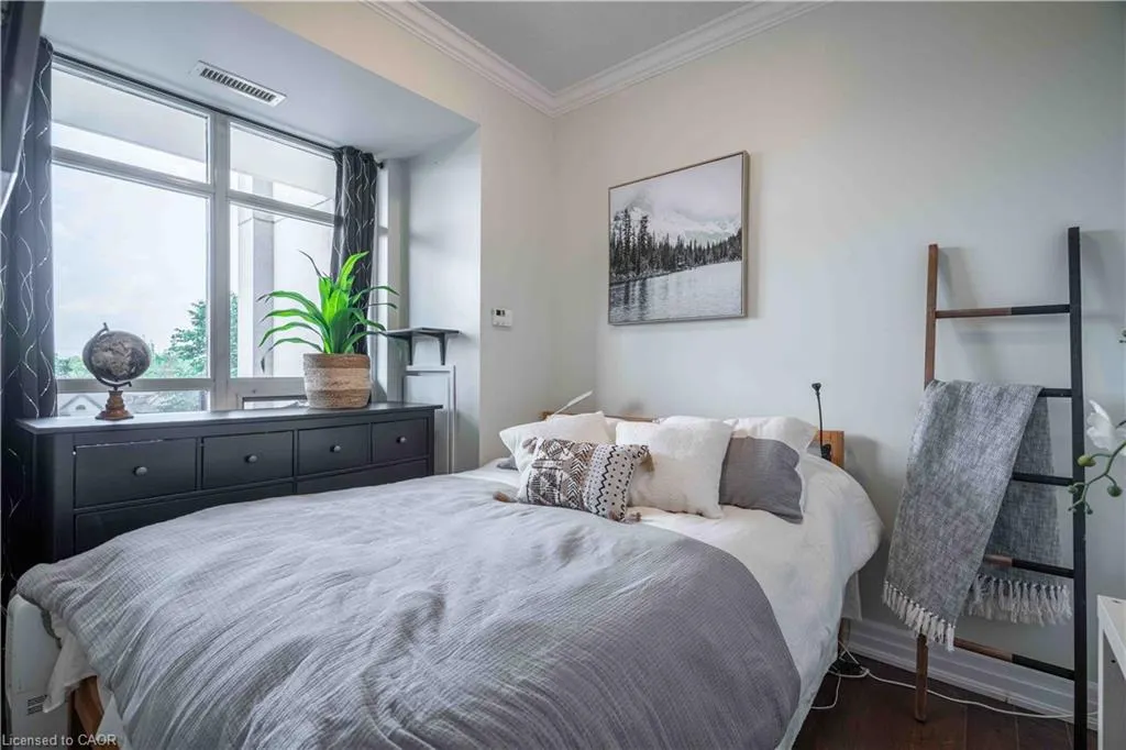 90 Charlton Avenue W, #409