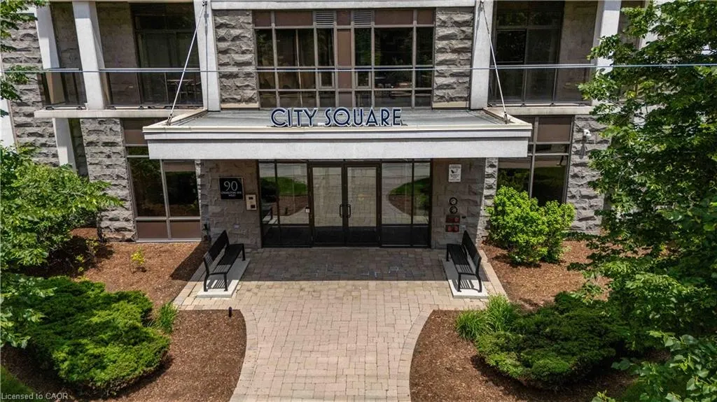 90 Charlton Avenue W, #409