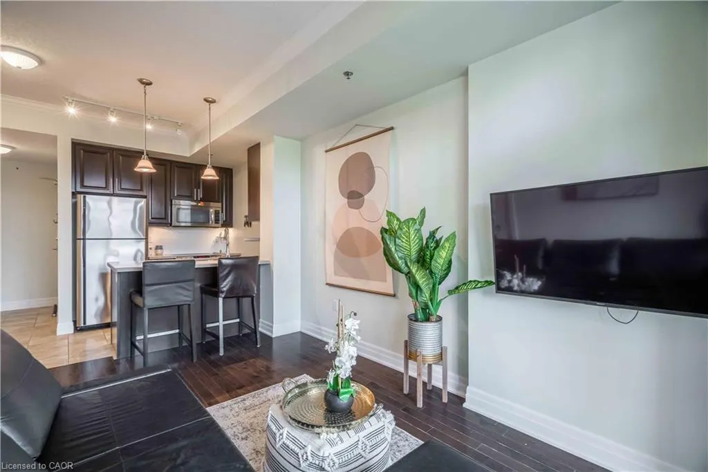 90 Charlton Avenue W, #409