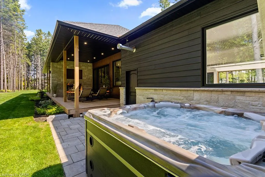 107 Louise Creek Crescent