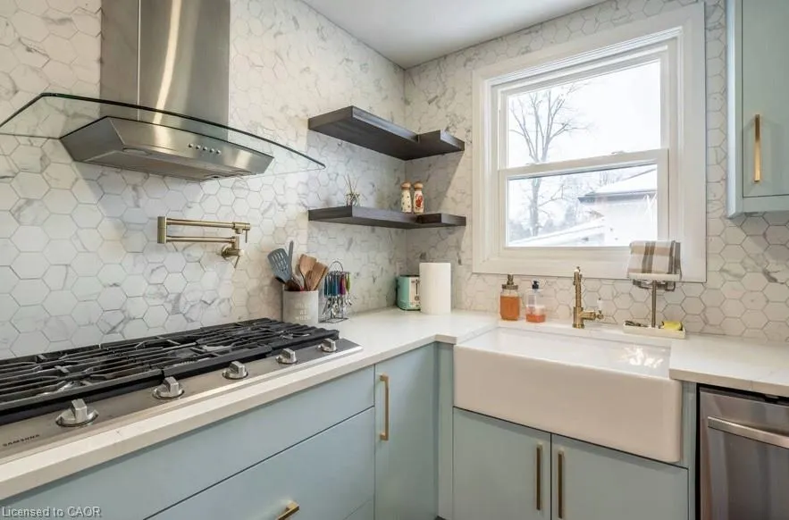 122 Queensdale Avenue E