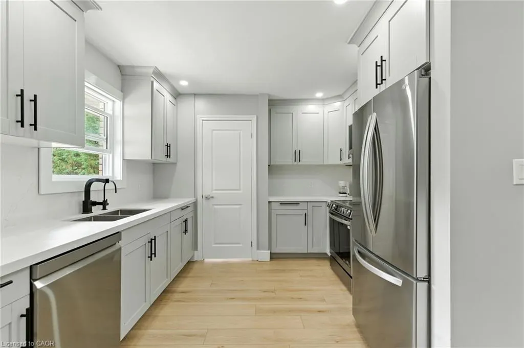 31 Varadi Avenue