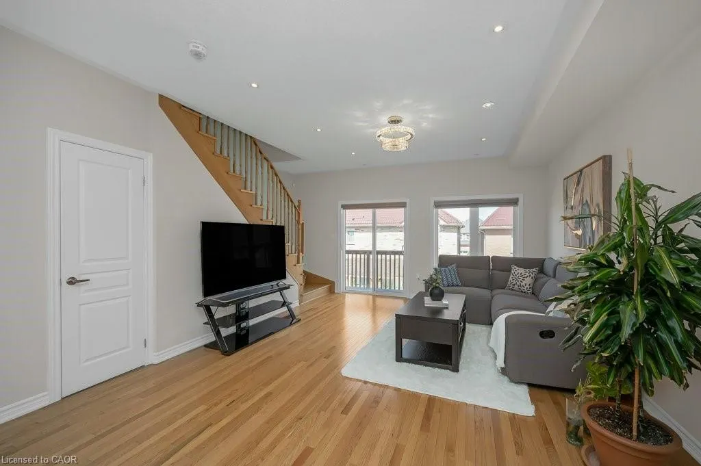 34 Aspen Hills Road